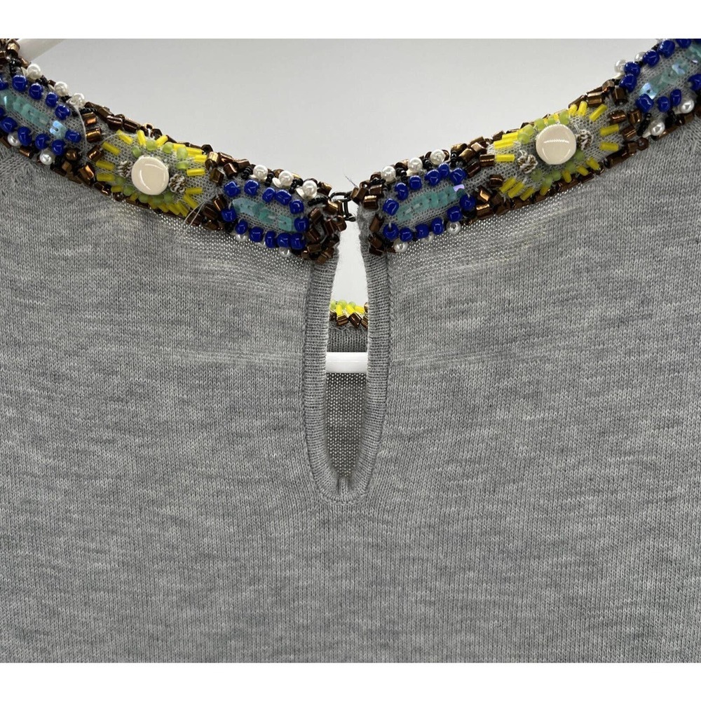 ANTHROPOLOGIE Knit Top W/Beaded Neckline Light Gray Short Sleeve Size M - Picture 9 of 12